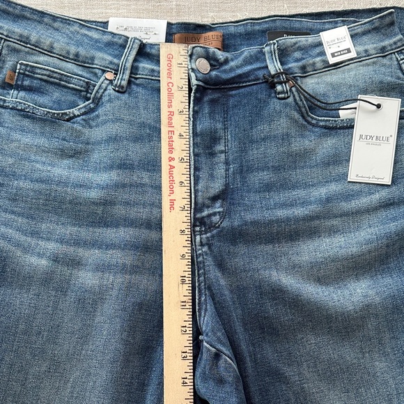 Judy Blue Mid Rise Flair Women's Jeans 18W NWT - Picture 6 of 10